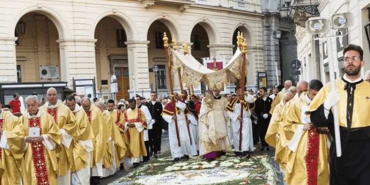 Qual é a origem do feriado de Corpus Christi?