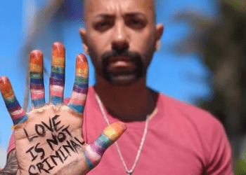 ‘Pensei que me matariam’: a história do 1º gay do Catar a sair do armário