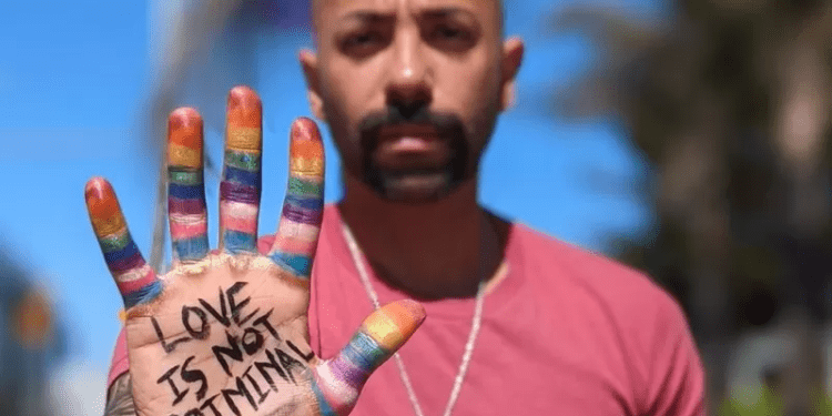 ‘Pensei que me matariam’: a história do 1º gay do Catar a sair do armário