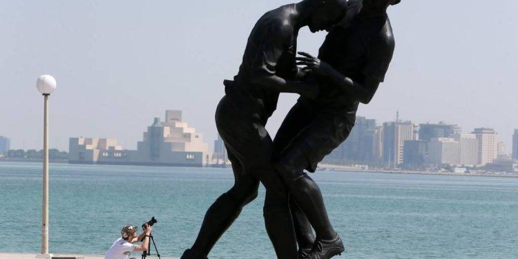 Qatar resgata para a Copa estátua da cabeçada de Zidane em Materazzi