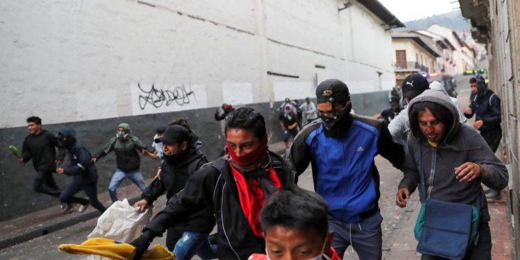 Presidente do Equador declara estado de exceção devido a protestos