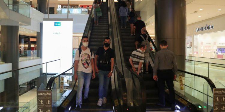 Belo Horizonte retoma uso obrigatório de máscaras em locais fechados