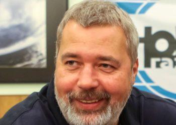 Jornalista russo leiloa Nobel da Paz para ajudar crianças ucranianas