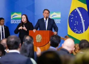 Em meio à crise em terra indígena, Bolsonaro critica proteção de terras