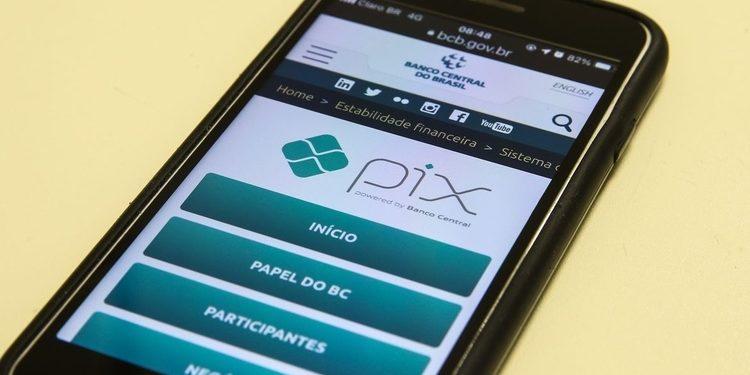 Homem é preso por dar golpe de R$ 6 mil em lanchonete usando falsos comprovantes de Pix