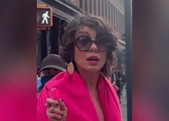 Mulher é denunciada nos EUA por atacar grupo de asiáticas com spray de pimenta