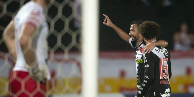 Em noite de golaços, Vasco derrota o Náutico no Arruda