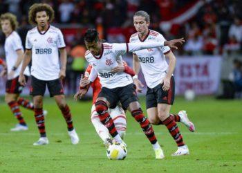 Escorado na “Geração 1985”, Dorival Júnior é apresentado pelo Inter ao inferno rubro-negro