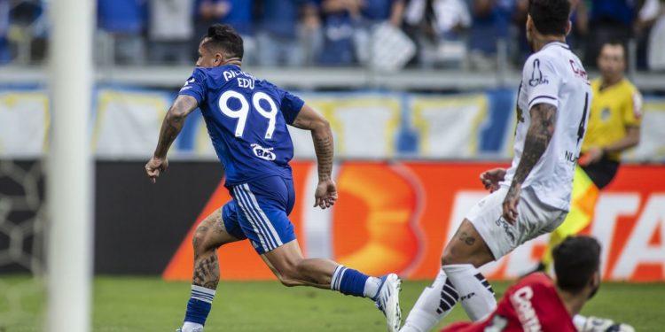Cruzeiro bate Ponte Preta para ampliar liderança na Série B