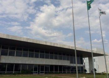 Ibaneis lidera todos os cenários, e Arruda aparece em 2º na corrida ao GDF, aponta pesquisa