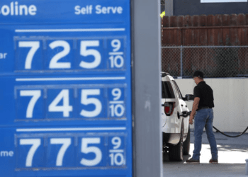 Como os preços do gasolina nos EUA chegam a US $ 5