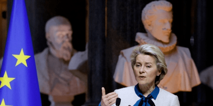 Presidente da Comissão Europeia visita Kiev para falar da integração da Ucrânia à UE