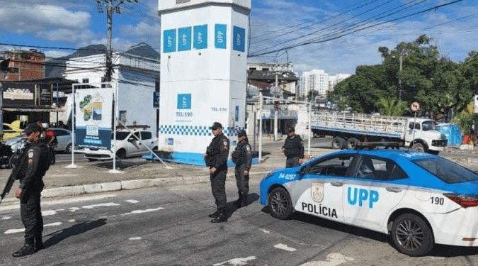 Mototaxista morre baleado por tiro supostamente acidental de PM no Rio