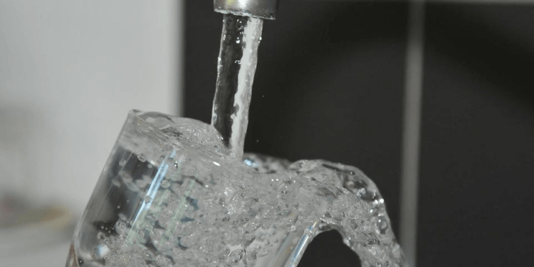 Após mais de 24h sem água, serviço é reestabelecido em bairros de Manaus