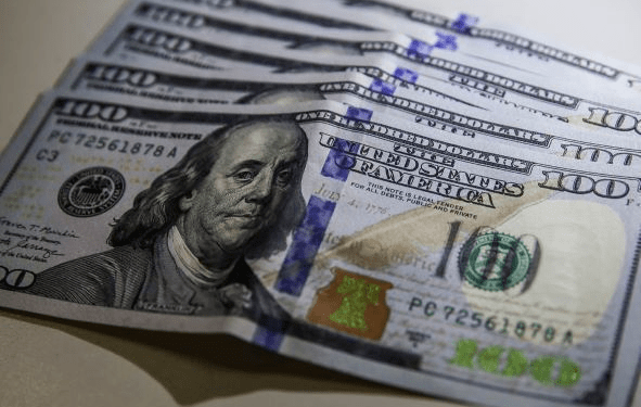 Dólar dispara 8,4% em junho e pressiona preço de alimentos e combustível