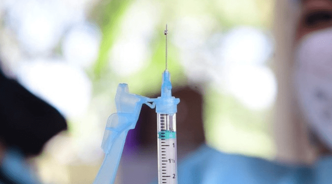 DF inicia aplicação de dose de reforço para quem tomou Janssen