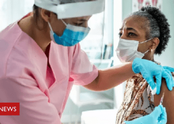 Os principais sintomas de covid em quem tomou duas ou mais doses de vacina