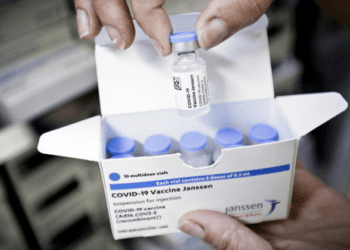Covid-19: aumento dos casos faz governo recomendar reforço a vacinados com a Janssen