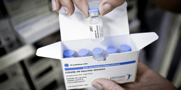Covid-19: aumento dos casos faz governo recomendar reforço a vacinados com a Janssen