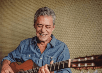 Chico Buarque lança samba e anuncia turnê que passa por Brasília