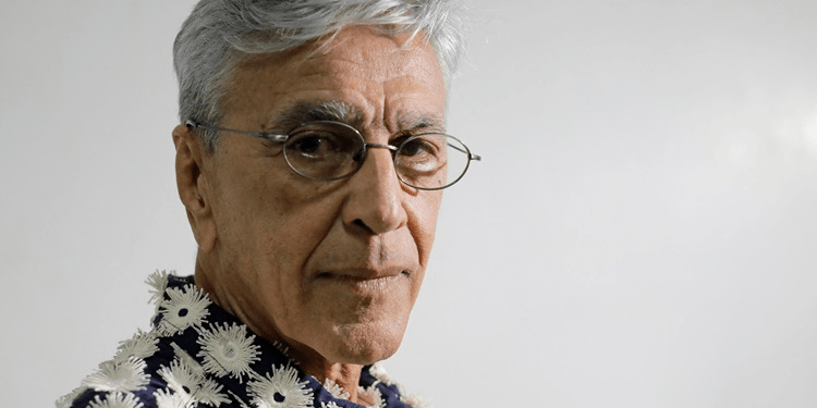 Com a voz da insubmissão, Caetano Veloso apresenta “Meu coco”, em Brasília