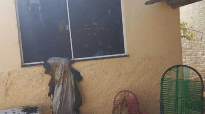 Criança brinca com isqueiro e incendeia a própria casa em Minas Gerais
