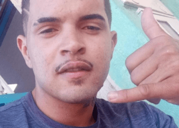 Jovem desaparece ao sair para festa e carro é encontrado carbonizado no DF