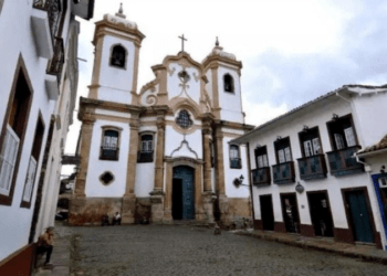 Por ciúmes de ex, homem atira e tenta atropelar rival em Ouro Preto