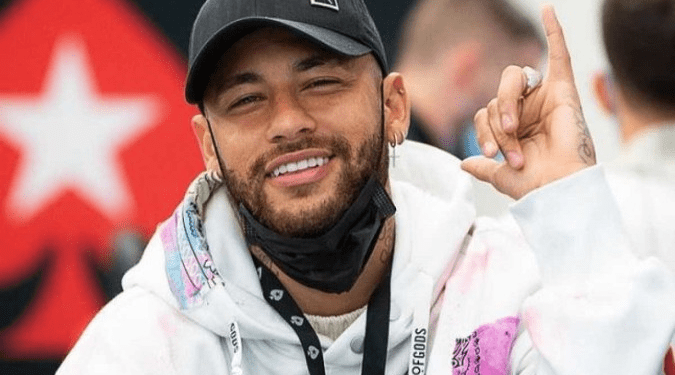 Avião de Neymar realiza pouso de emergência durante viagem para SP