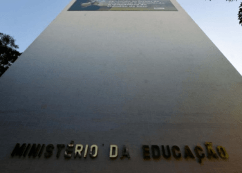 Base do governo articula ofensiva contra CPI do MEC