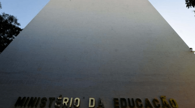 Base do governo articula ofensiva contra CPI do MEC