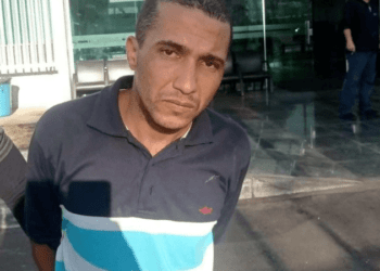 Foragido do saidão esfaqueia ex-mulher e namorado dela em bar de Ceilândia