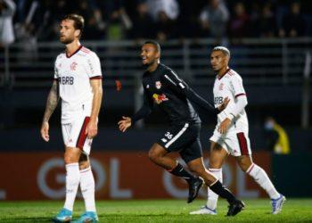 Refém do “aviso prévio”, Flamengo estica trabalho de Paulo Sousa e paga caro: está a um pontinho do Z-4