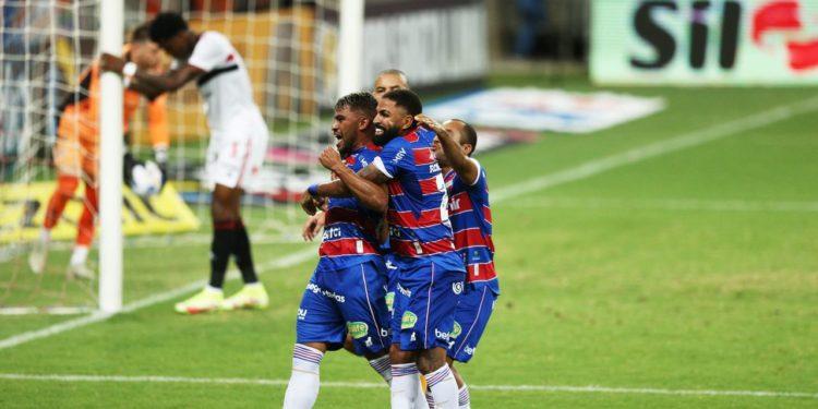 Sob protestos, Fortaleza busca reação contra o América-MG