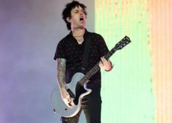 Vocalista do Green Day diz que renunciará à cidadania americana após decisão contra aborto