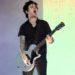 Vocalista do Green Day diz que renunciará à cidadania americana após decisão contra aborto