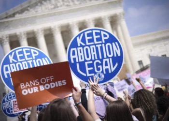 URGENTE: Suprema Corte dos EUA revoga direito constitucional ao aborto; Estados livres para proibir