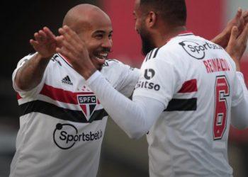 São Paulo supera o América-MG no Morumbi e volta a vencer no Brasileirão