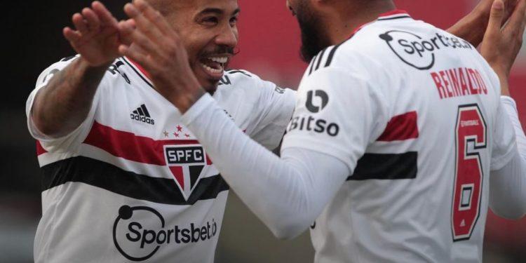 São Paulo supera o América-MG no Morumbi e volta a vencer no Brasileirão