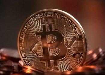 Bitcoin cai para nova mínima de 18 meses e colapso se aprofunda