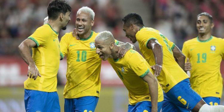 Brasil goleia Coreia do Sul por 5 a 1, com dois de pênalti de Neymar