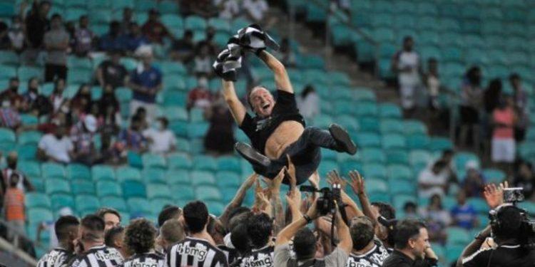 ‘Não’ a Corinthians, Flamengo, Internacional, Fluminense. Cuca não quer trabalhar em 2022. Espera a Seleção em 2023