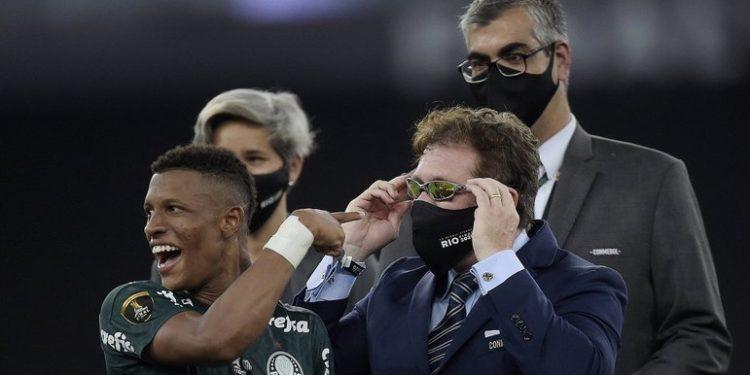 Revolta com Tite até aumentou. Palmeiras não aceita desculpa de que Danilo ficou ‘retraído’ na seleção brasileira