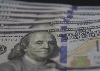 Dólar fecha em alta; Bolsa tem dia de estabilidade