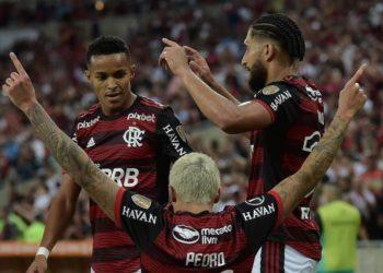‘Mais leve’, Flamengo se reaproxima da torcida antes de jogo contra o Galo