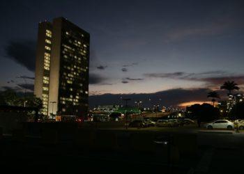 Senado aprova PEC com pacote de auxílios a carentes e a caminhoneiros