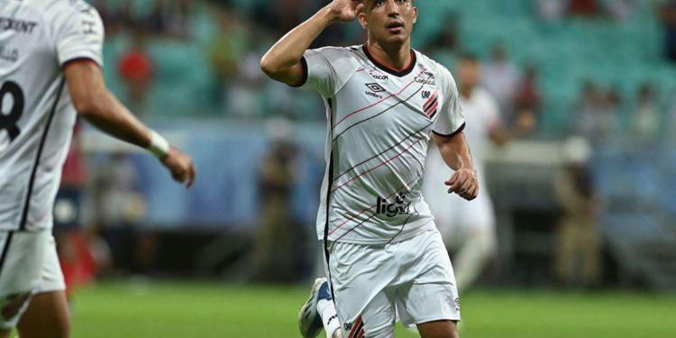 Athletico-PR vira sobre Bahia e sai na frente pela Copa do Brasil