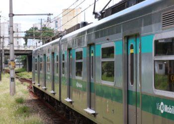 Falhas e vandalismo levam a problemas no transporte por trens em SP