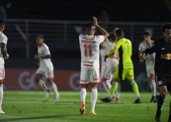 Inter divide gols e resolve problema ofensivo mesmo sem goleador de ofício