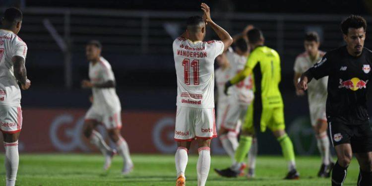 Inter divide gols e resolve problema ofensivo mesmo sem goleador de ofício